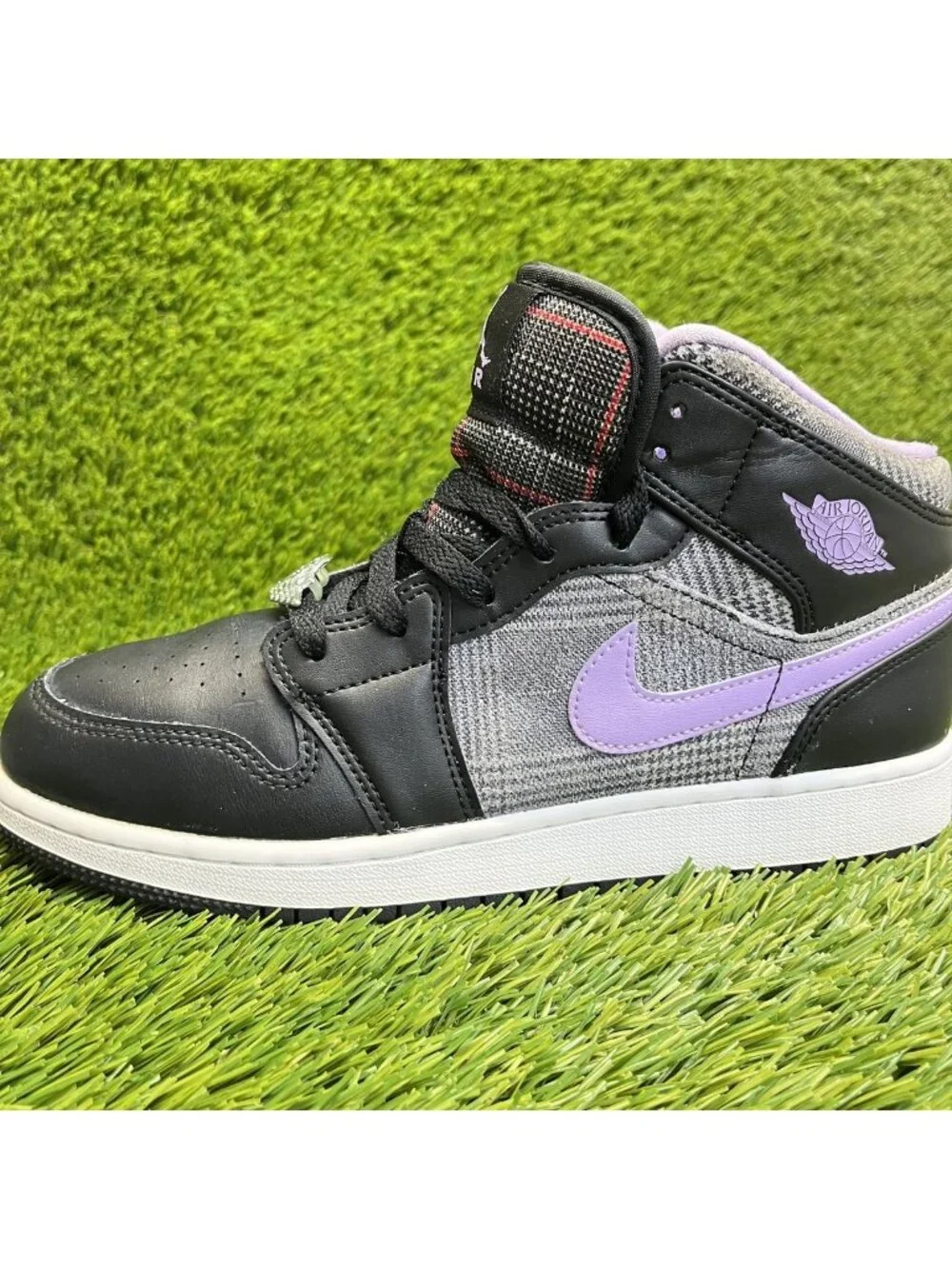 Nike Air Jordan 1 Mid SE Houndstooth Girls Size 7Y Black Athletic Shoes Sneakers